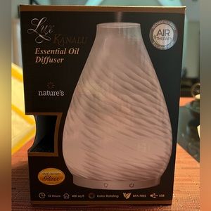 *NEW* Never opened!!  Kanalu white glass essential oil diffuser